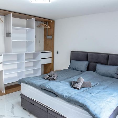 Luxury Villa M&B トゥズラ エクステリア 写真