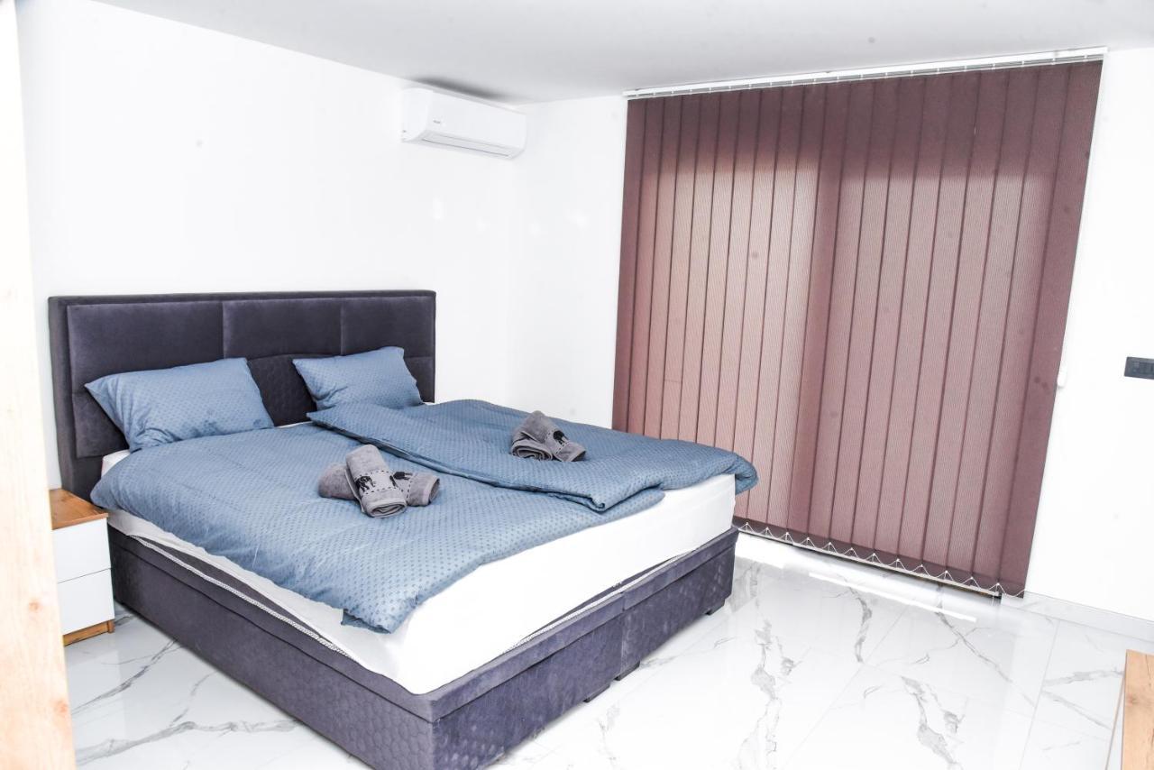 Luxury Villa M&B トゥズラ エクステリア 写真