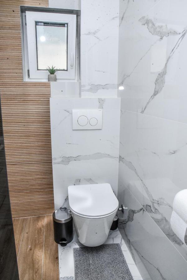 Luxury Villa M&B トゥズラ エクステリア 写真