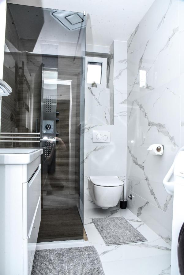 Luxury Villa M&B トゥズラ エクステリア 写真