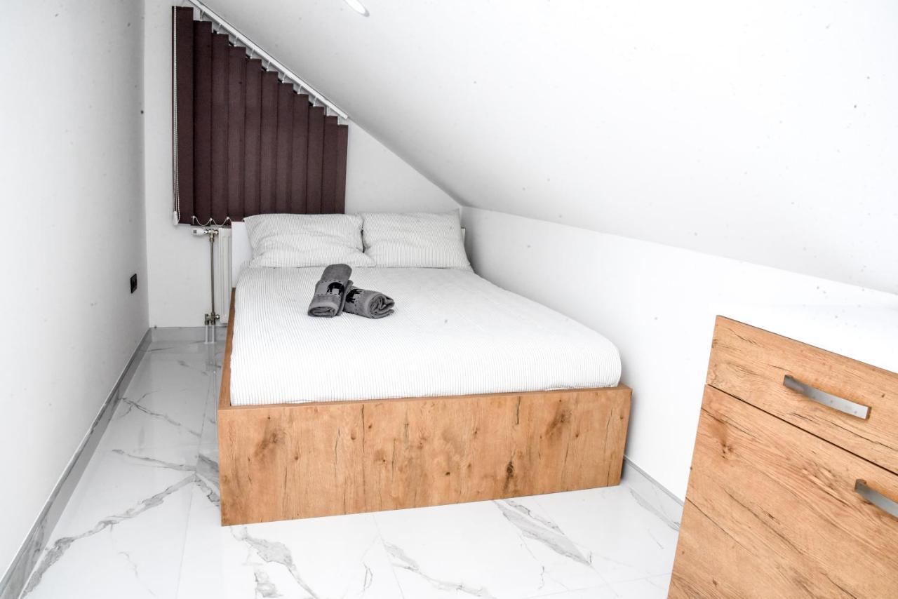 Luxury Villa M&B トゥズラ エクステリア 写真